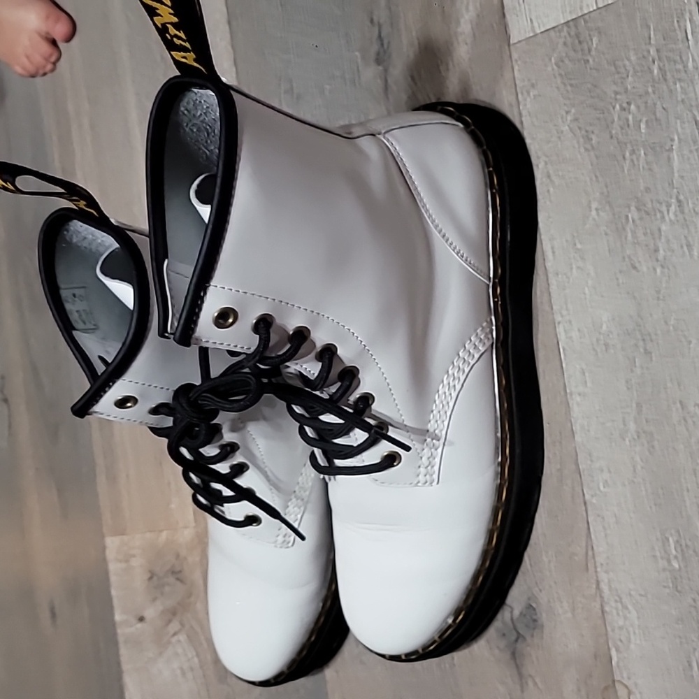 DR MARTENS White Leather Zavala Lace Up Combat Ankle Boots Size 9W/8M - Picture 4 of 9